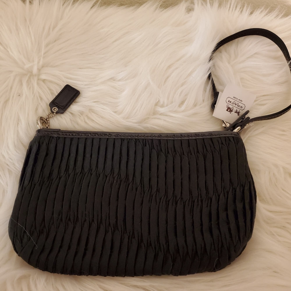 Coach Madison Wristlet - Picture 4 of 9